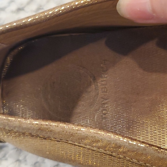 Tory Burch Arianna Driving Loafer Moccasins Flat Shoes Metallic GOLD Sz… - Picture 8 of 14
